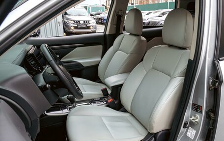 Mitsubishi Outlander III рестайлинг 3, 2020 год, 2 220 000 рублей, 11 фотография