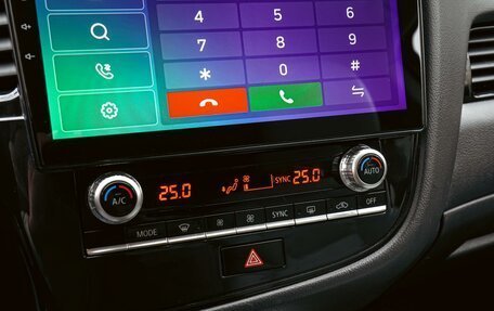 Mitsubishi Outlander III рестайлинг 3, 2020 год, 2 220 000 рублей, 15 фотография