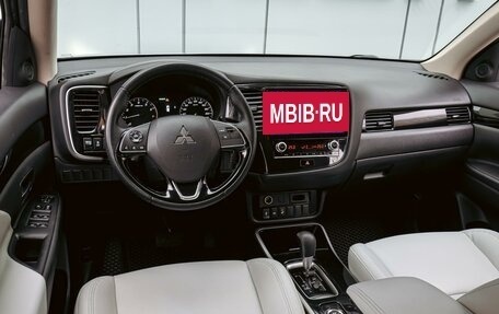 Mitsubishi Outlander III рестайлинг 3, 2020 год, 2 220 000 рублей, 6 фотография