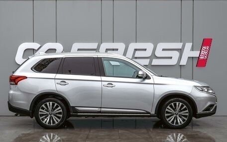 Mitsubishi Outlander III рестайлинг 3, 2020 год, 2 220 000 рублей, 5 фотография