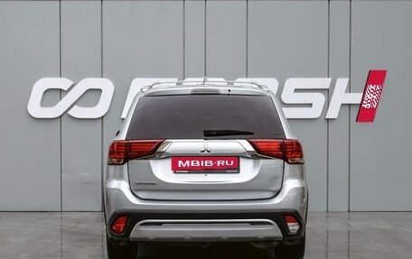 Mitsubishi Outlander III рестайлинг 3, 2020 год, 2 220 000 рублей, 4 фотография