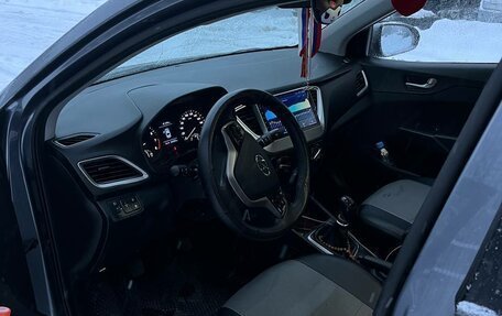 Hyundai Solaris II рестайлинг, 2017 год, 950 000 рублей, 5 фотография