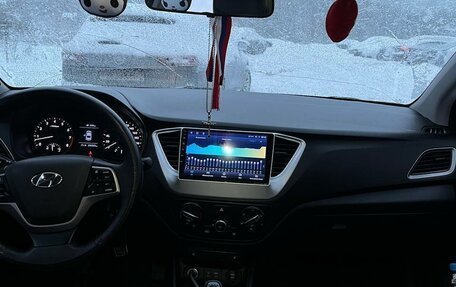 Hyundai Solaris II рестайлинг, 2017 год, 950 000 рублей, 7 фотография