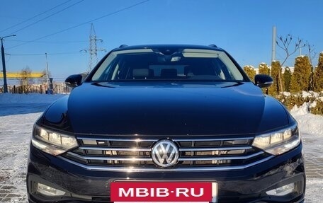 Volkswagen Passat B8 рестайлинг, 2019 год, 2 370 000 рублей, 2 фотография