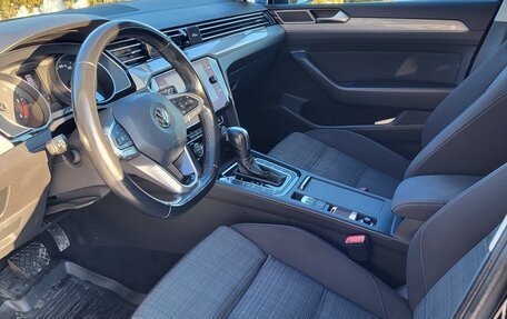 Volkswagen Passat B8 рестайлинг, 2019 год, 2 370 000 рублей, 23 фотография