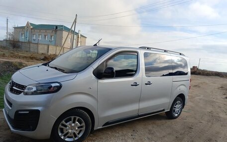 Opel Zafira Life I, 2022 год, 3 950 000 рублей, 4 фотография