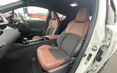 Toyota C-HR I рестайлинг, 2021 год, 1 678 000 рублей, 28 фотография