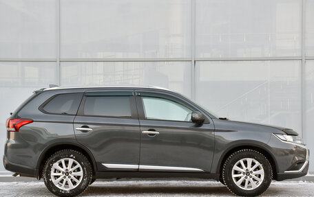 Mitsubishi Outlander III рестайлинг 3, 2019 год, 2 384 000 рублей, 4 фотография