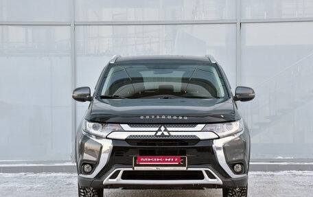 Mitsubishi Outlander III рестайлинг 3, 2019 год, 2 384 000 рублей, 5 фотография