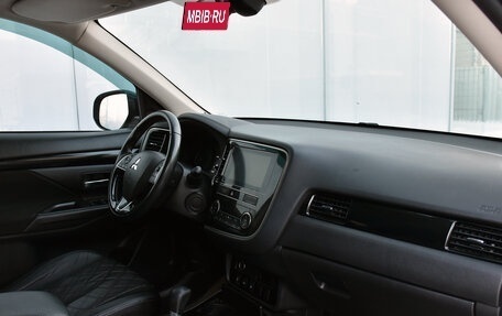 Mitsubishi Outlander III рестайлинг 3, 2019 год, 2 384 000 рублей, 11 фотография