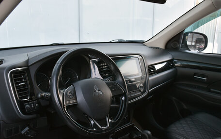 Mitsubishi Outlander III рестайлинг 3, 2019 год, 2 384 000 рублей, 14 фотография