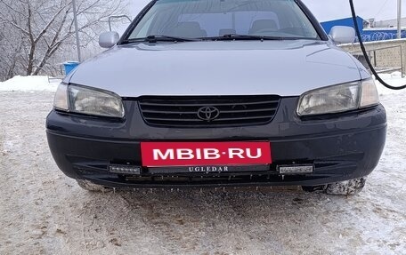 Toyota Camry, 1998 год, 550 000 рублей, 2 фотография