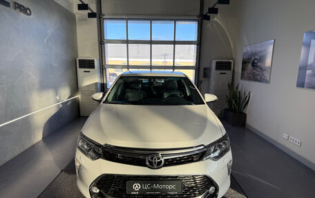 Toyota Camry, 2017 год, 2 220 000 рублей, 2 фотография