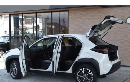 Toyota Yaris Cross, 2022 год, 1 470 000 рублей, 4 фотография