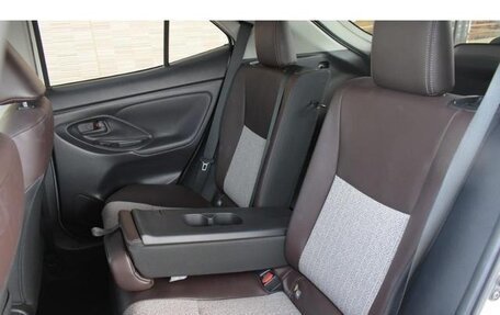 Toyota Yaris Cross, 2022 год, 1 470 000 рублей, 19 фотография