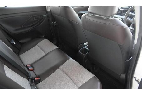 Toyota Yaris Cross, 2022 год, 1 470 000 рублей, 24 фотография