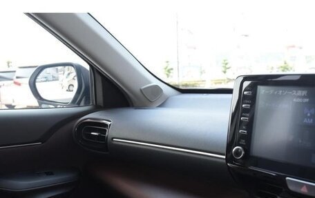 Toyota Yaris Cross, 2022 год, 1 470 000 рублей, 28 фотография