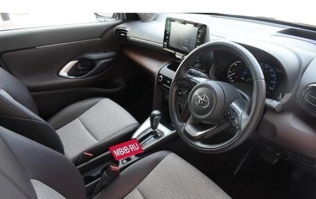 Toyota Yaris Cross, 2022 год, 1 470 000 рублей, 23 фотография