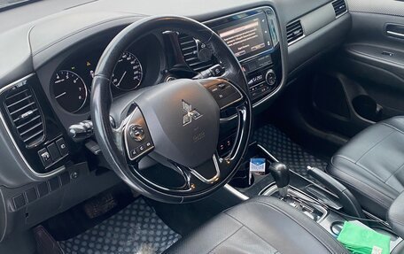 Mitsubishi Outlander III рестайлинг 3, 2018 год, 2 200 000 рублей, 4 фотография