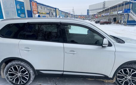 Mitsubishi Outlander III рестайлинг 3, 2018 год, 2 200 000 рублей, 3 фотография