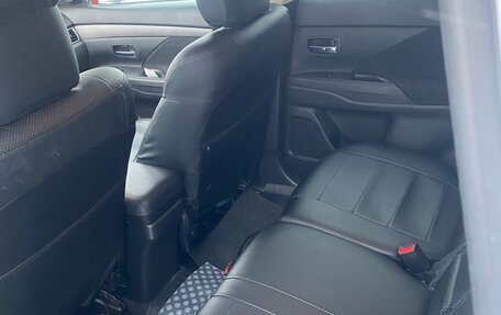 Mitsubishi Outlander III рестайлинг 3, 2018 год, 2 200 000 рублей, 5 фотография