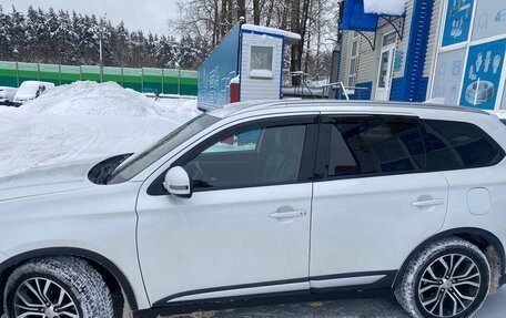 Mitsubishi Outlander III рестайлинг 3, 2018 год, 2 200 000 рублей, 10 фотография