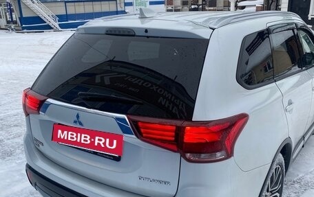 Mitsubishi Outlander III рестайлинг 3, 2018 год, 2 200 000 рублей, 9 фотография