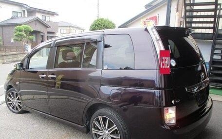 Toyota ISis I, 2012 год, 910 000 рублей, 4 фотография