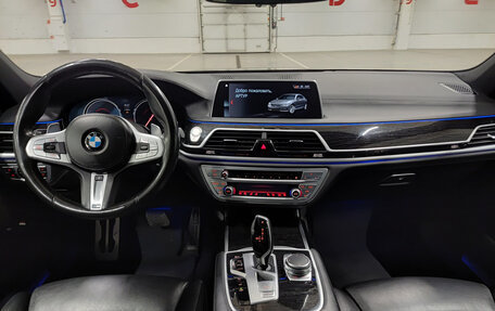 BMW 7 серия, 2018 год, 4 320 000 рублей, 14 фотография