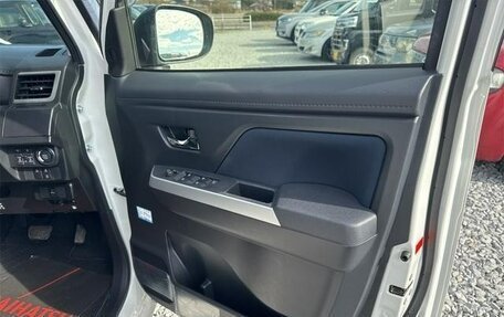 Toyota Roomy I, 2023 год, 928 000 рублей, 18 фотография