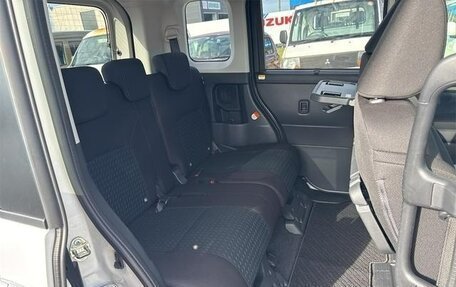 Toyota Roomy I, 2023 год, 928 000 рублей, 25 фотография