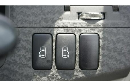 Toyota ISis I, 2010 год, 1 000 000 рублей, 16 фотография