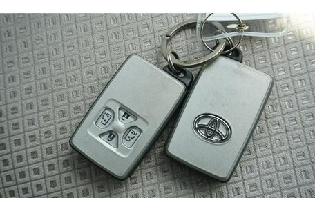 Toyota ISis I, 2010 год, 1 000 000 рублей, 18 фотография