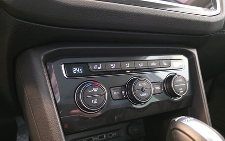 Volkswagen Tiguan II, 2018 год, 3 250 000 рублей, 19 фотография