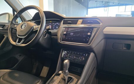 Volkswagen Tiguan II, 2018 год, 3 250 000 рублей, 32 фотография