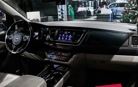 KIA Carnival III, 2019 год, 2 909 000 рублей, 10 фотография