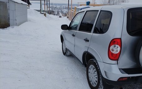 Chevrolet Niva I рестайлинг, 2011 год, 530 000 рублей, 3 фотография