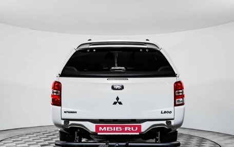 Mitsubishi L200 IV рестайлинг, 2015 год, 2 623 500 рублей, 6 фотография
