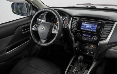 Mitsubishi L200 IV рестайлинг, 2015 год, 2 623 500 рублей, 9 фотография