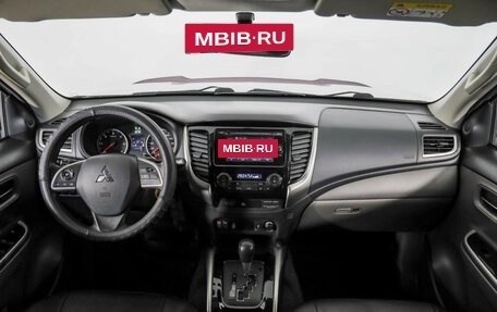 Mitsubishi L200 IV рестайлинг, 2015 год, 2 623 500 рублей, 10 фотография