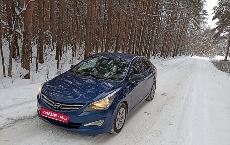 Hyundai Solaris II рестайлинг, 2015 год, 900 000 рублей, 1 фотография