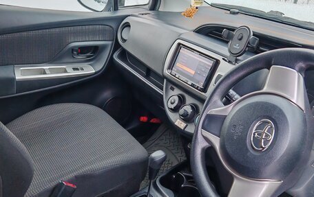 Toyota Vitz, 2015 год, 865 000 рублей, 8 фотография