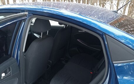 Hyundai Solaris II рестайлинг, 2015 год, 900 000 рублей, 2 фотография