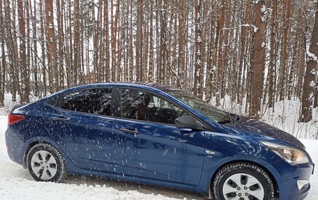 Hyundai Solaris II рестайлинг, 2015 год, 900 000 рублей, 5 фотография