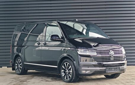 Volkswagen Multivan T6 рестайлинг, 2023 год, 10 950 000 рублей, 3 фотография