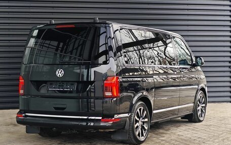 Volkswagen Multivan T6 рестайлинг, 2023 год, 10 950 000 рублей, 5 фотография