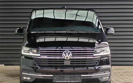 Volkswagen Multivan T6 рестайлинг, 2023 год, 10 950 000 рублей, 2 фотография