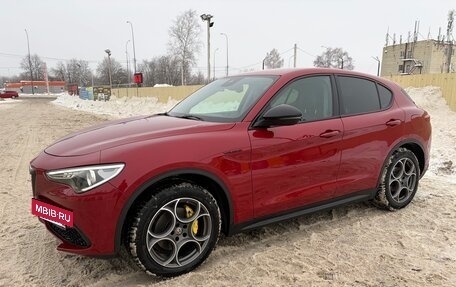 Alfa Romeo Stelvio, 2018 год, 3 500 000 рублей, 2 фотография