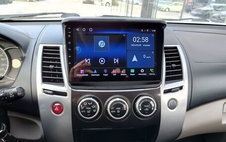 Mitsubishi Pajero Sport II рестайлинг, 2015 год, 2 080 000 рублей, 12 фотография