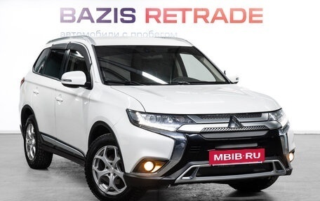 Mitsubishi Outlander III рестайлинг 3, 2019 год, 2 399 000 рублей, 3 фотография